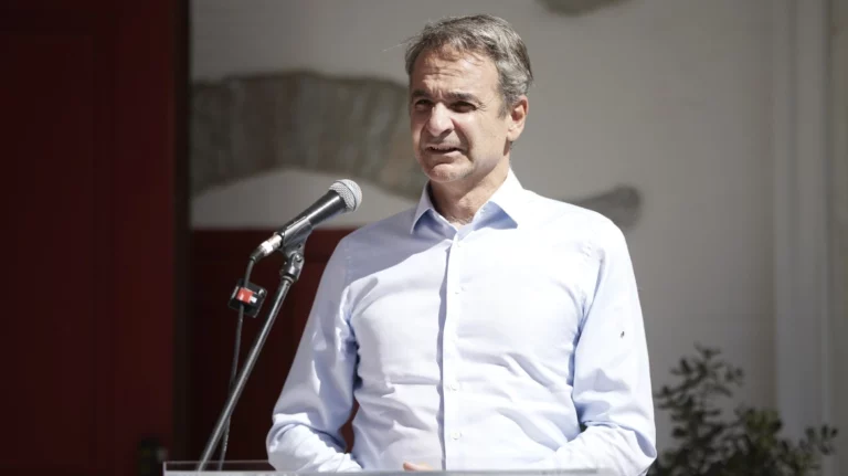 Μητσοτάκης από Αμοργό: Ίσοι κανόνες στο Αιγαίο και κάλεσμα για συνεργασία με την Τουρκία (vid)