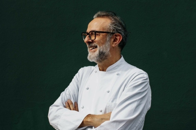 Μάσιμο Μποτούρα: Η ιστορία του κορυφαίου Ιταλού σεφ – Από τη Μόντενα στην κορυφή της γαστρονομίας