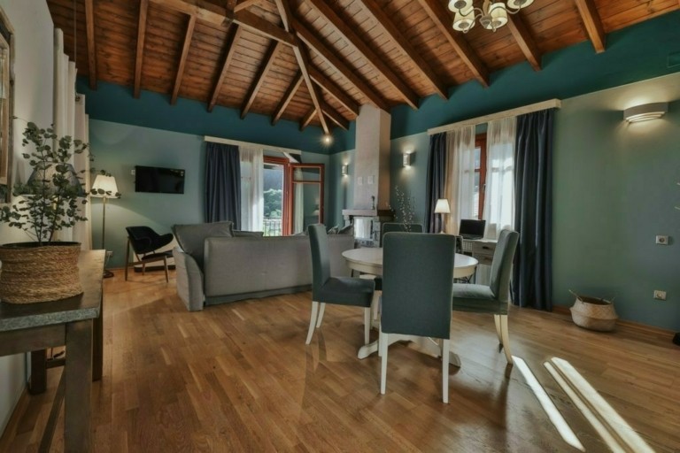 Πώς είναι η εμπειρία σε 12 πολυτελείς σουίτες με θέα – Απόδραση σε πόλη, βουνό και θάλασσα στην Ελλάδα