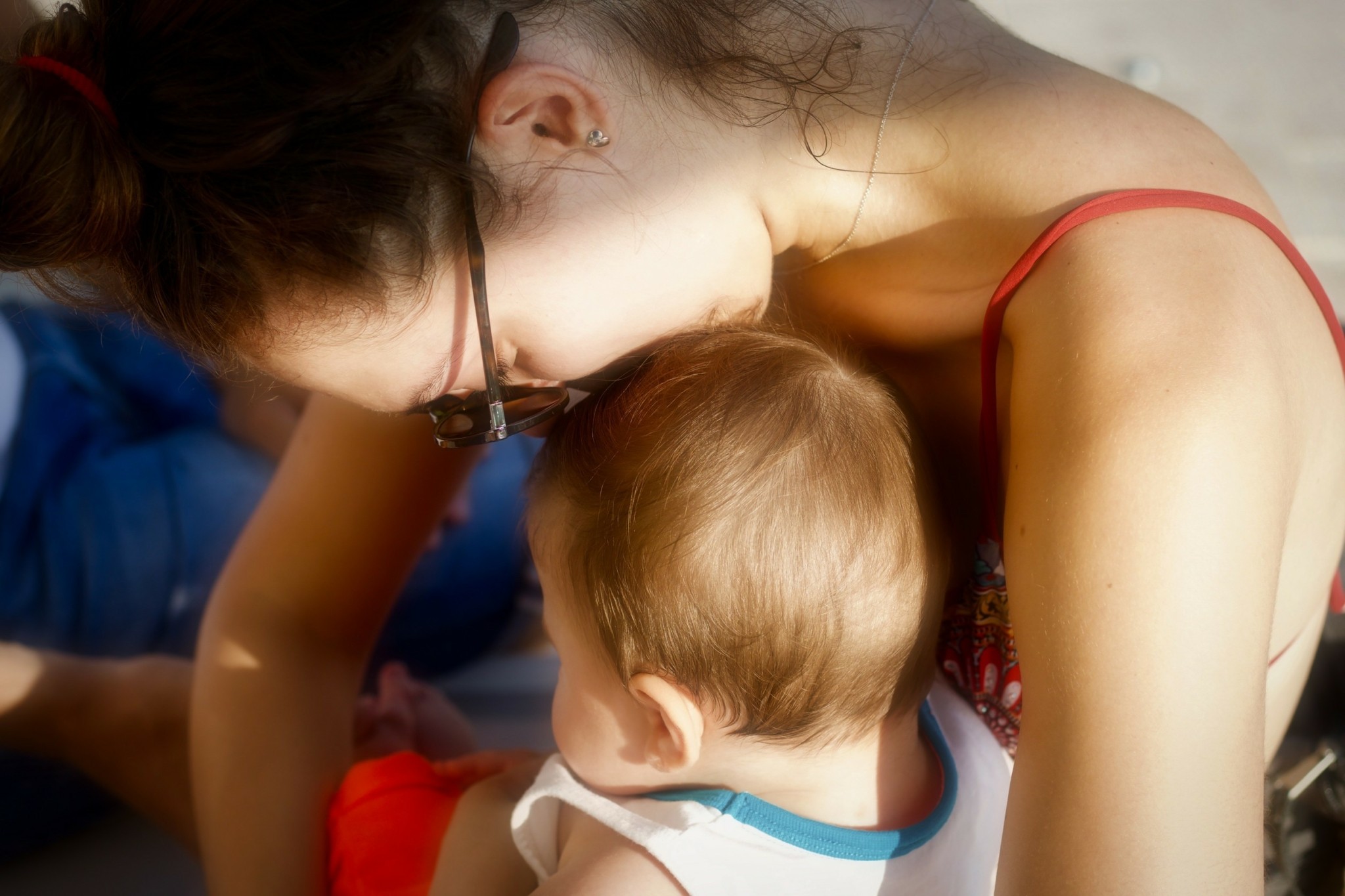 Ευρώπη: Σε ποια χώρα οι εργαζόμενες μητέρες κερδίζουν 30.000 ευρώ λιγότερα από τις εργαζόμενες χωρίς παιδιά