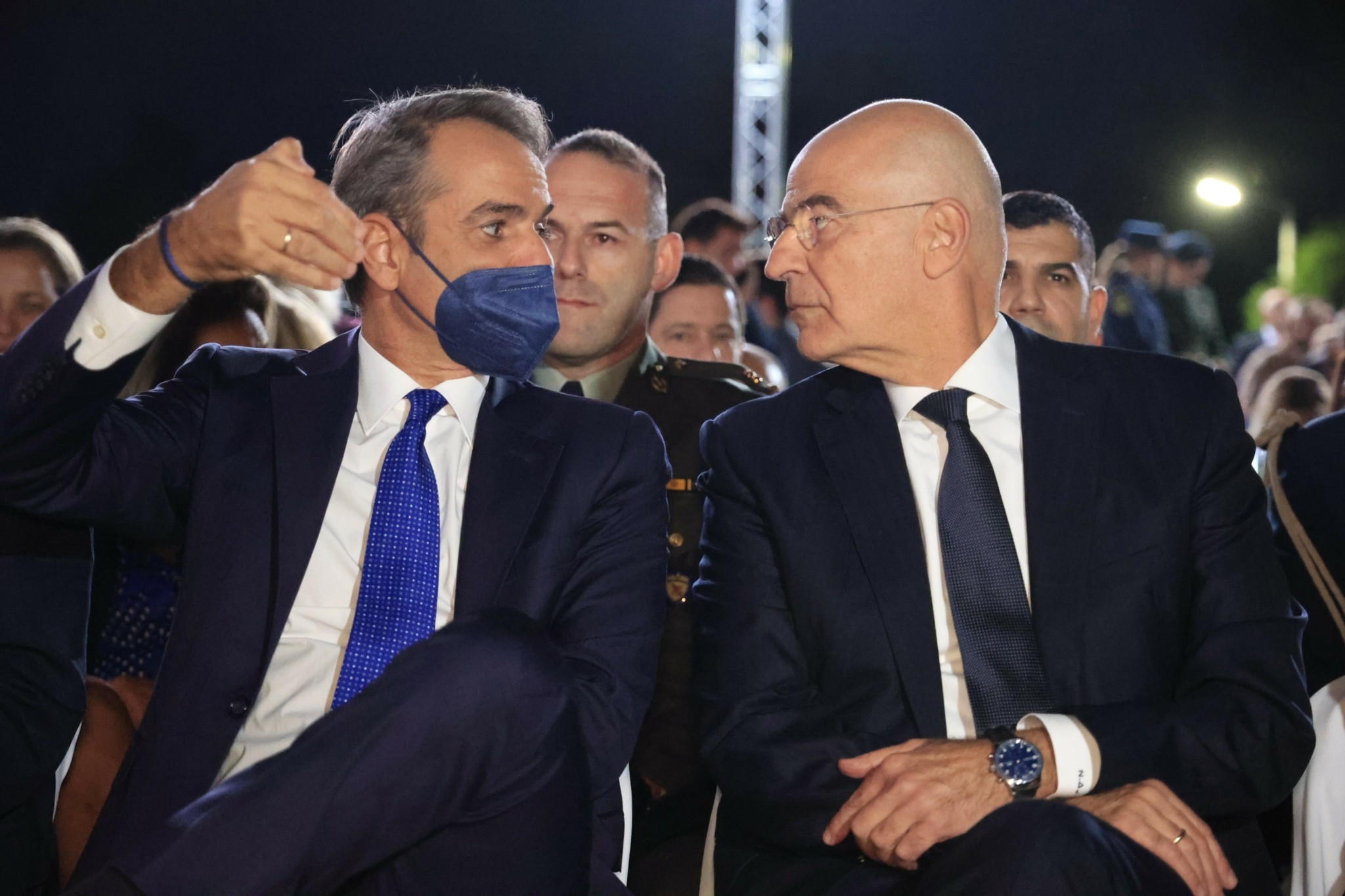 Κυβέρνηση: «Τανγκό» συσπείρωσης στο Πεντάγωνο μετά το λάκτισμα Μητσοτάκη στο υπουργικό