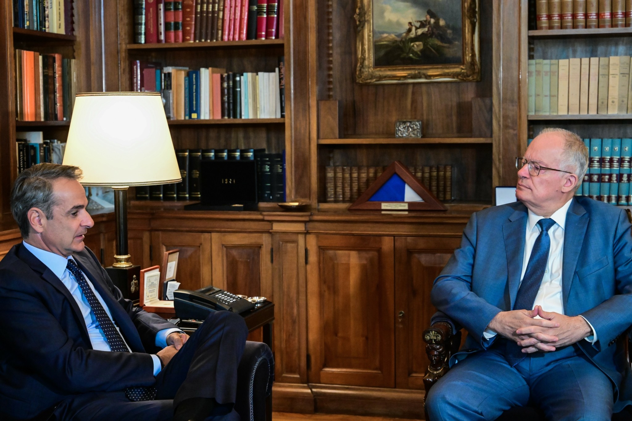 Μητσοτάκης σε Τασούλα: Το μνημείο του Αγνώστου Στρατιώτη έχει συμβολικό βάρος – Να διαφυλάξουμε τον χαρακτήρα του