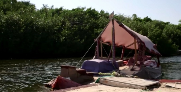 Το πλωτό νησί από 150.000 πλαστικά μπουκάλια (vid)