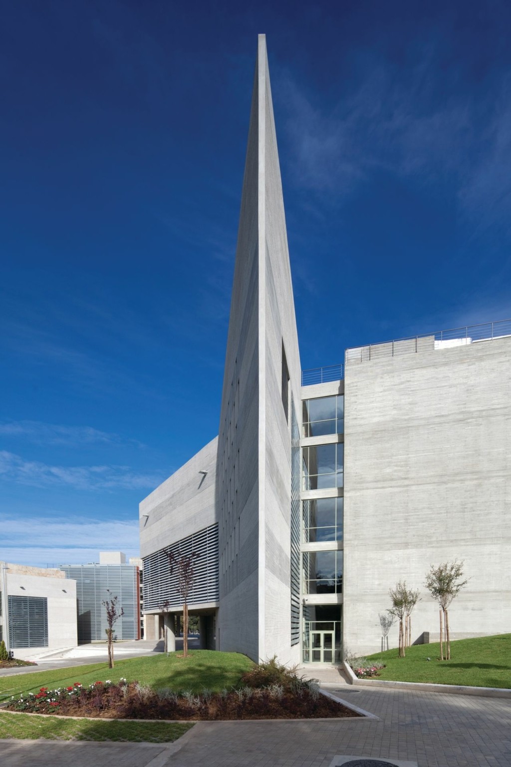 Η ιστορία πίσω από το εντυπωσιακό νέο δημαρχείο Θεσσαλονίκης που χρειάστηκε 23 χρόνια για να υλοποιηθεί