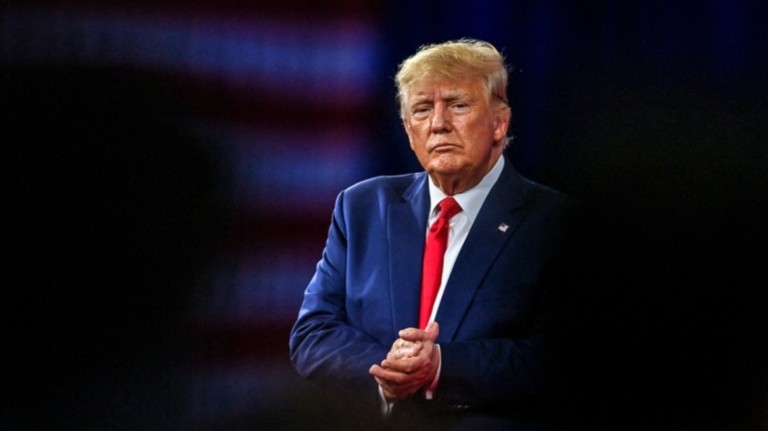 Aπειλές Τραμπ μετά την επίθεση στον Λευκό Οίκο: Παγώνει μόνιμα η μετανάστευση από όλες τις τρίτες χώρες