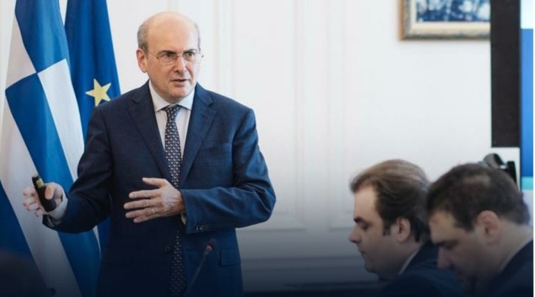 Xατζηδάκης: Δίνουμε τη μάχη με το βαθύ κράτος με έργα, όχι στα λόγια