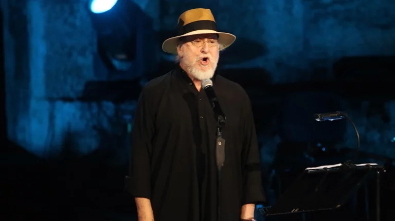 Διονύσης Σαββόπουλος: Οι πιο σημαντικές στιγμές της ζωής του σπουδαίου συνθέτη και τραγουδοποιού