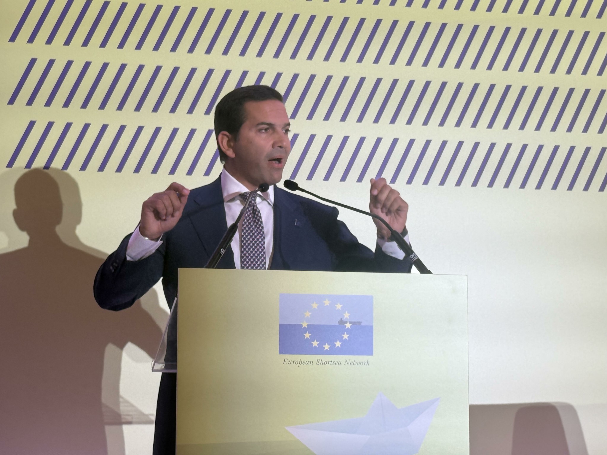 Γκουίντο Γκριμάλντι: Η Ευρώπη φορολογεί τη ναυτιλία μέχρι ασφυξίας