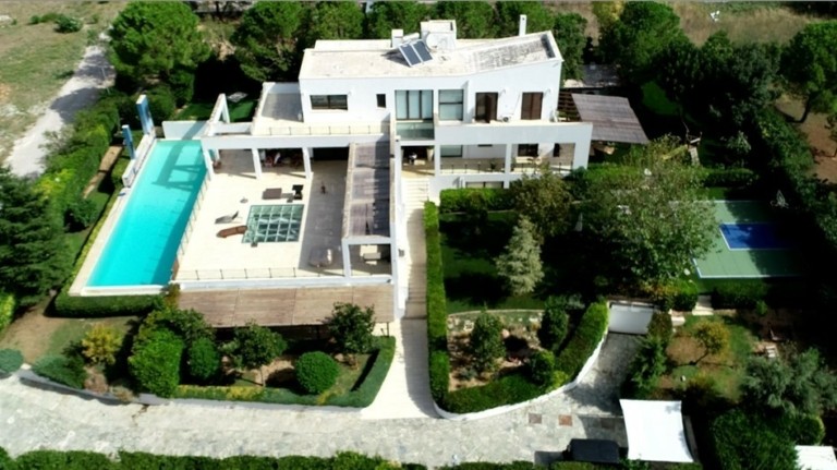 Θόδωρος Πρινιωτάκης: Η ανακοπή, η πισίνα και το νέο σφυρί (pics)