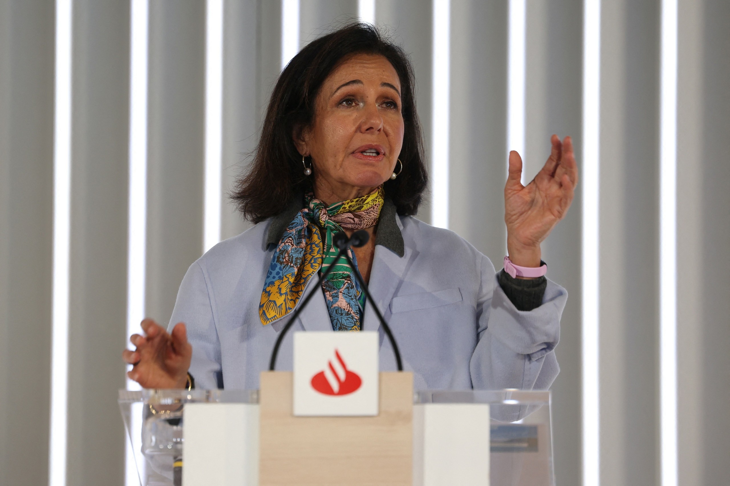 Άνα Μποτίν (Santander): Η υπερβολική ρύθμιση βάζει σε κίνδυνο την οικονομία της Ευρώπης | Ειδήσεις για την Οικονομία