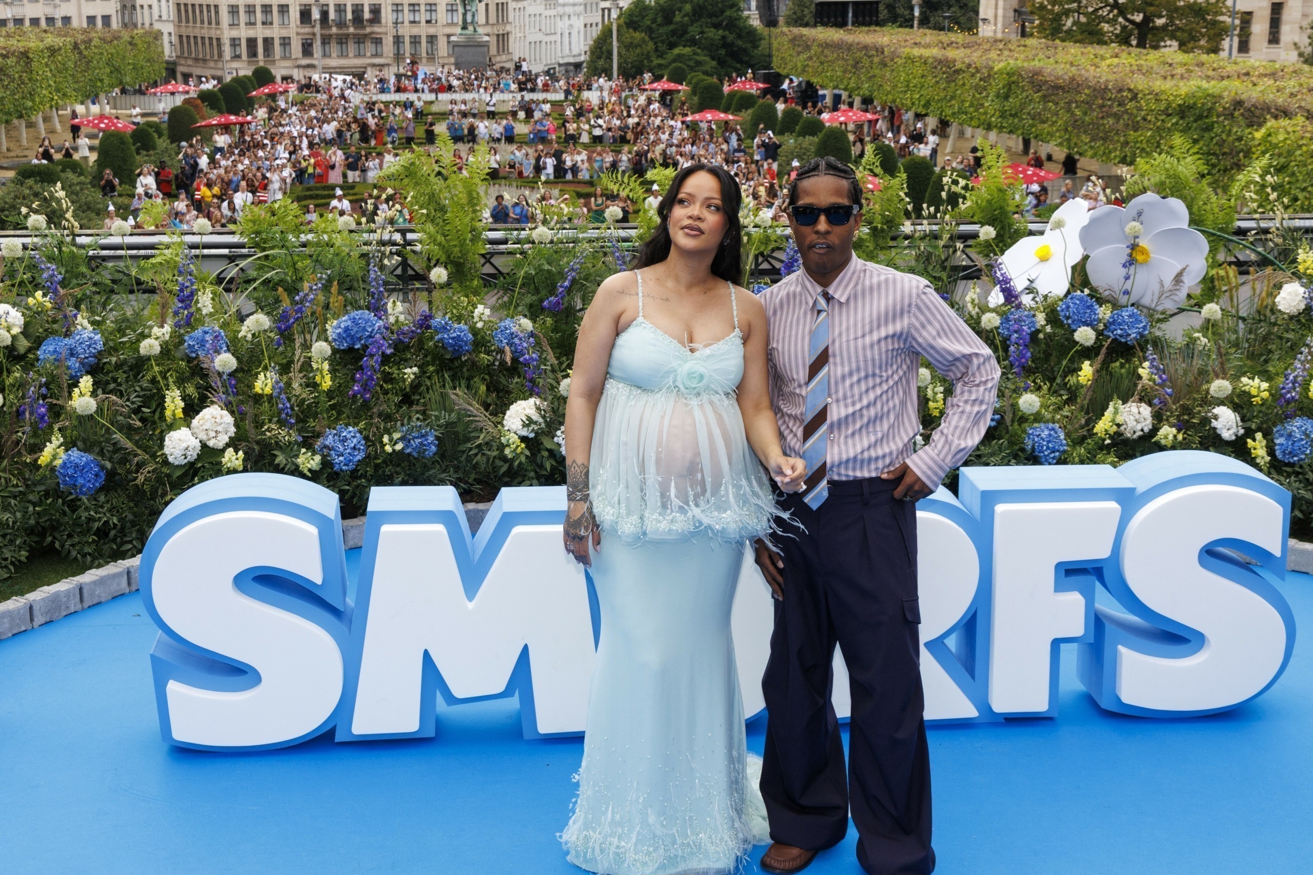 Η Ριάνα χτίζει δύο brands-κολοσσούς: Fenty Beauty και Savage X Fenty ξεπερνούν τα $3 δισ. (pics) Η Ριάνα χτίζει δύο brands-κολοσσούς: Fenty Beauty και Savage X Fenty ξεπερνούν τα $3 δισ. (pics)