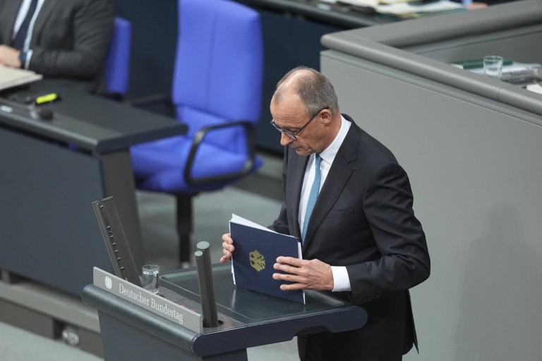 Μερτς: «Χρειαζόμαστε νέα συναίνεση γενεών» – Στο κόκκινο η σύγκρουση για το συνταξιοδοτικό