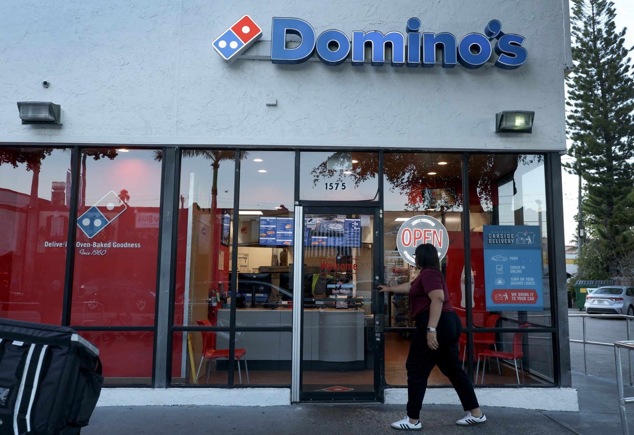 Ξαφνική παραίτηση του CEO της Domino’s Pizza στη Βρετανία – Σε χαμηλό 12ετίας η μετοχή