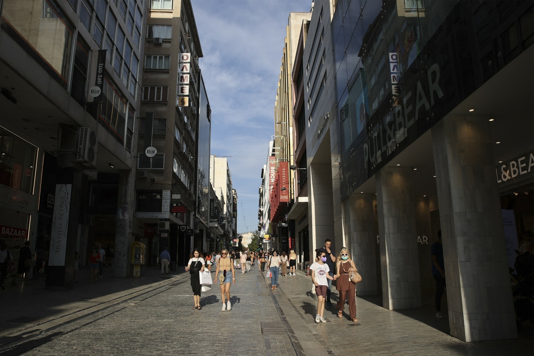 Οδός Ερμού: Η ιστορία πίσω από τον πιο εμπορικό δρόμο της Ελλάδας