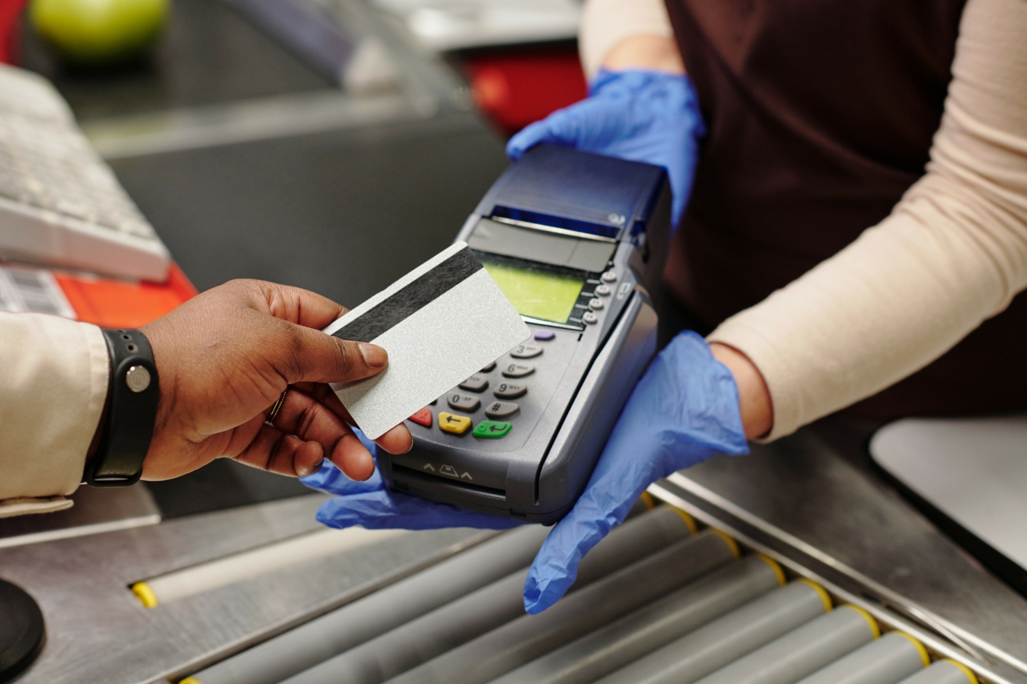 Το ψηφιακό βήμα στις συναλλαγές : IRIS σε βενζινάδικα και ταξί από 1/12 – Τι πρέπει να γνωρίζετε