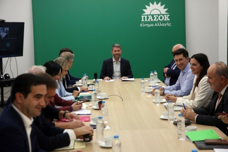 Αμηχανία στο ΠΑΣΟΚ στη μάχη με Τσίπρα: Ο Δούκας σε εκδήλωση με Φάμελλο, Χαρίτση – «Ναι» από Διαμαντοπούλου για επιστροφές βουλευτών που πήγαν ΣΥΡΙΖΑ