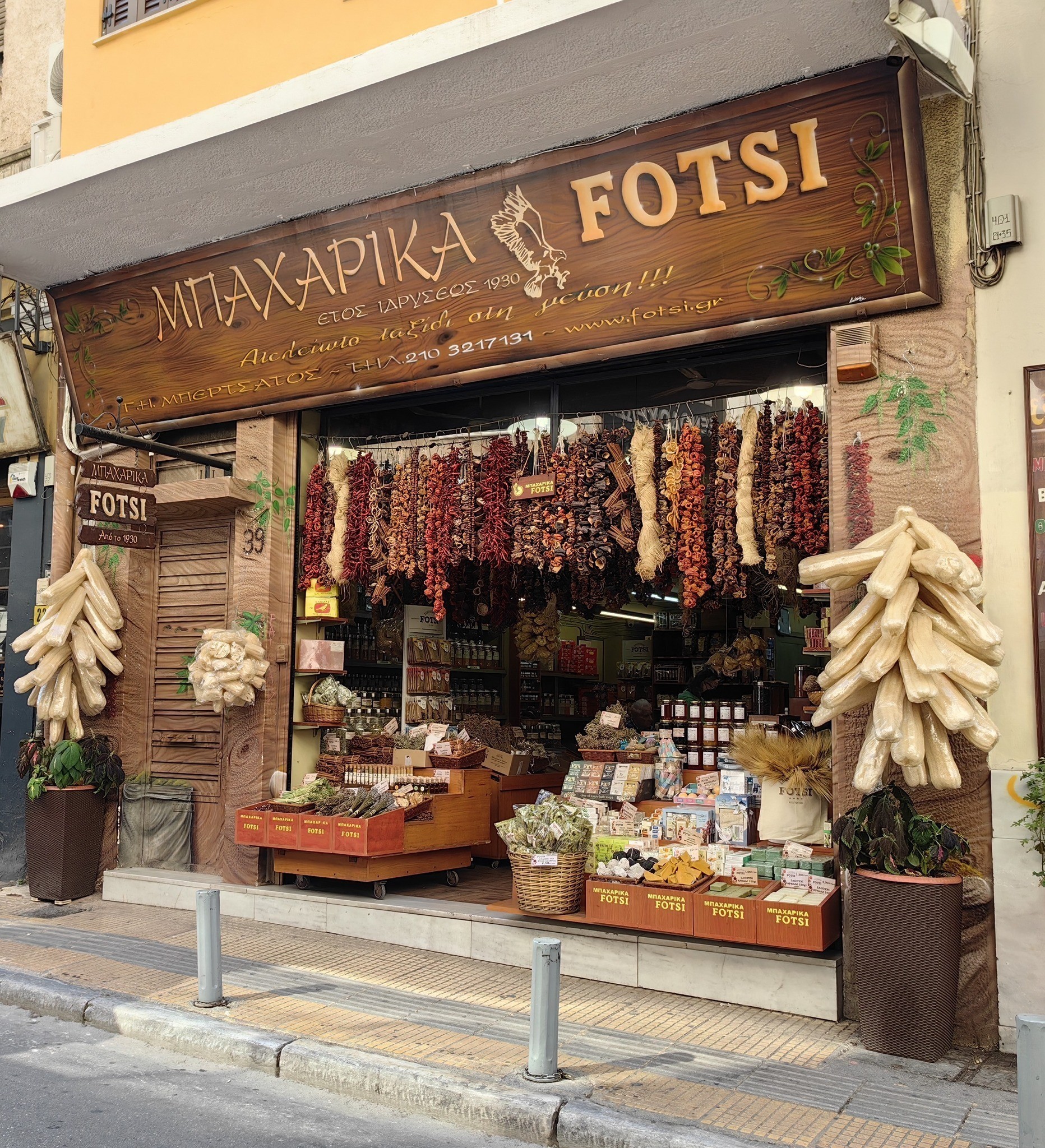 Οδός Ευριπίδου: Πώς έγινε ο αγαπημένος δρόμος των μπαχαρικών