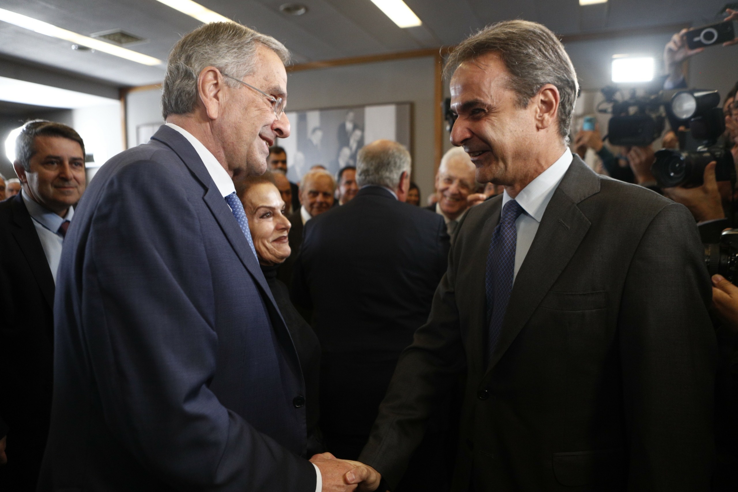 Κυβέρνηση: Το ignoring strategy σε Σαμαρά και η «απάντηση» Μητσοτάκη | Ειδήσεις για την Οικονομία