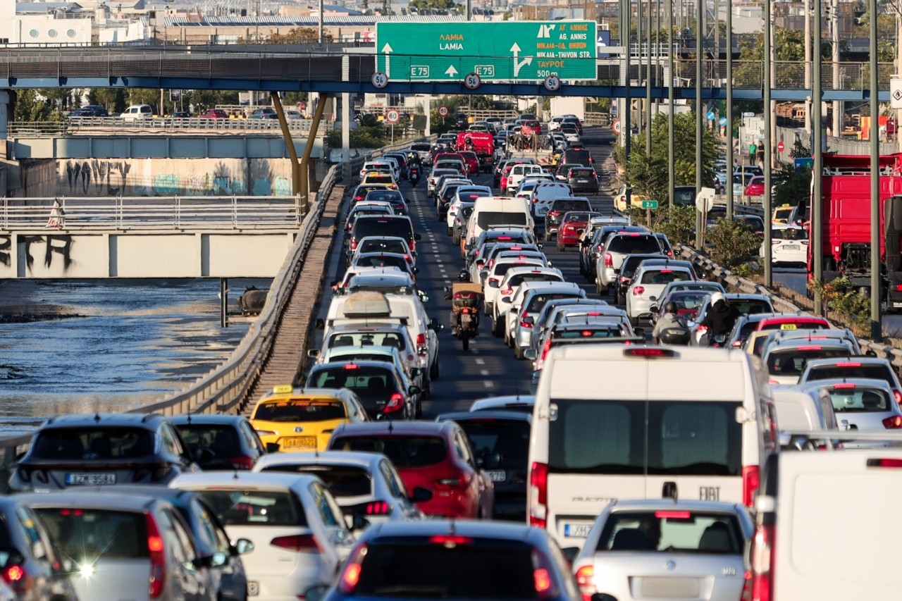 Στα €1.000 τον χρόνο το κόστος από το κυκλοφοριακό για τους οδηγούς – Χάνουν πάνω από 10 ώρες στην κίνηση | Ειδήσεις για την Οικονομία