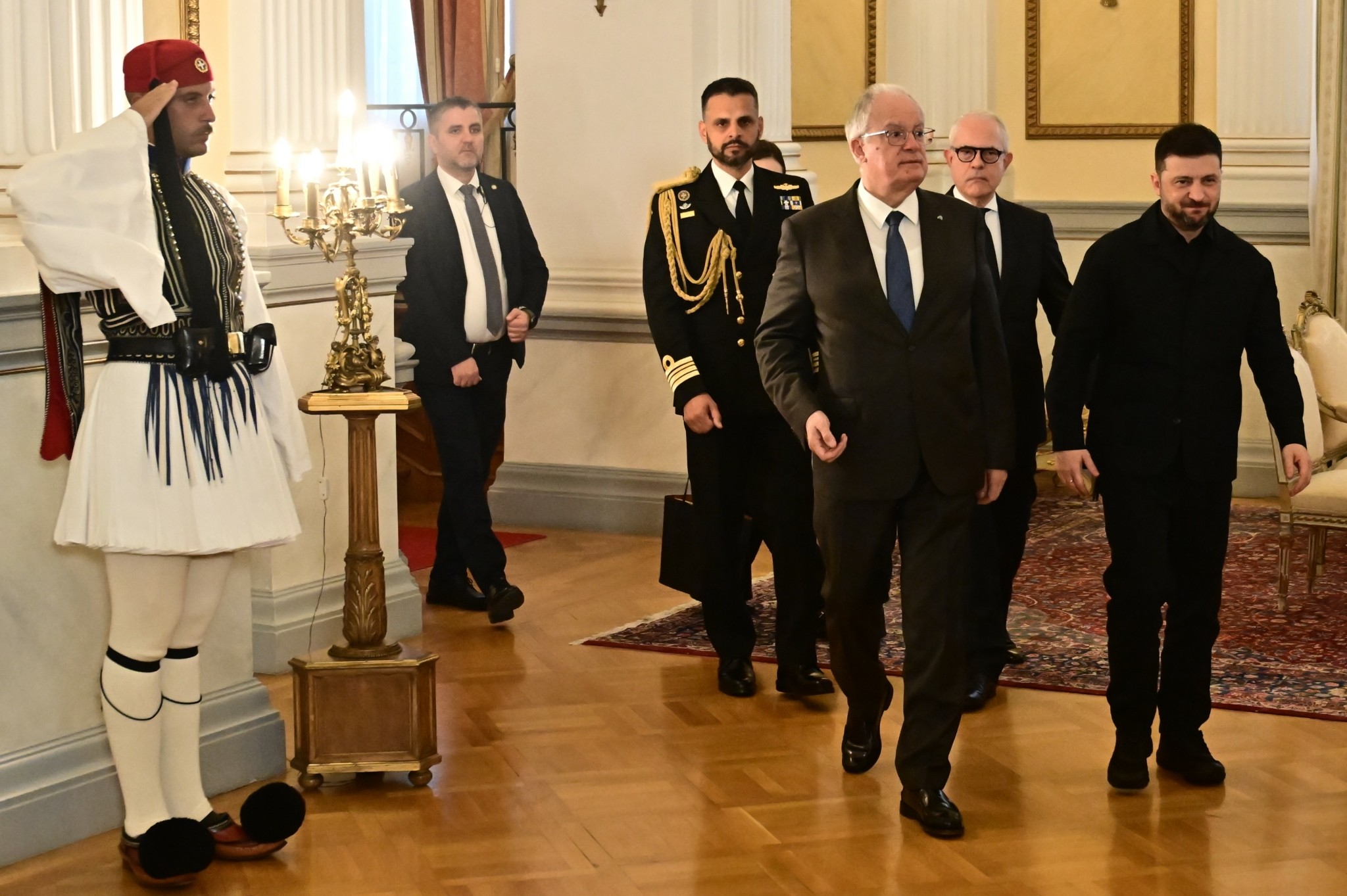 Ζελένσκι: Σας ευχαριστούμε για τη στήριξη στον ενεργειακό τομέα – Τασούλας: Η Ελλάδα δεν δέχεται την παραβίαση του διεθνούς δικαίου (pics)