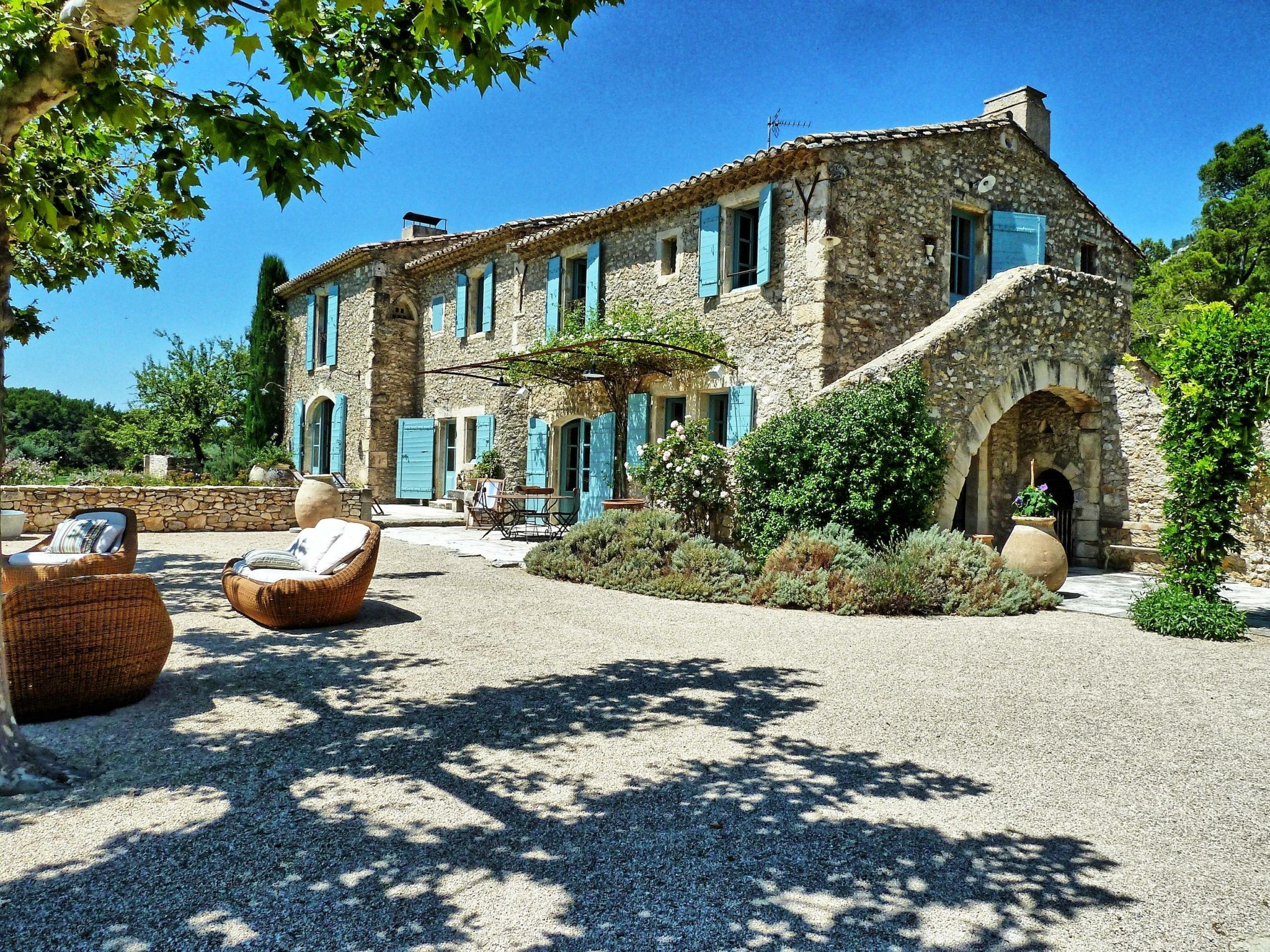 Λεβάντες, αμπελώνες και μεσαιωνικά χωριά: Παραμυθένιες αγροικίες στην καρδιά της Προβηγκίας