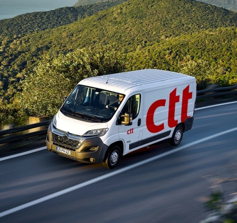 Ετσι λειτουργούν τα ταχυδρομεία στην Ευρώπη: Lockers, αpplications και ρομπότ διανομής