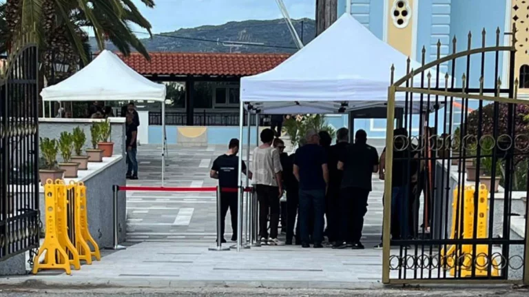 Κρήτη: Με ανιχνευτή μετάλλων η είσοδος στην εκκλησία για την κηδεία της Ευαγγελίας Φραγκιαδάκη