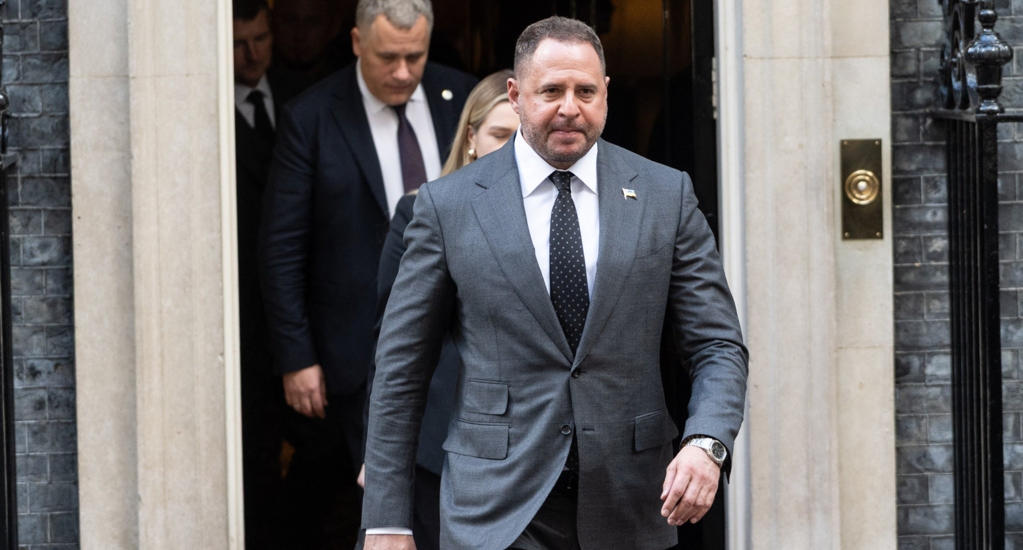 Ουκρανία: Αναταράξεις μετά την παραίτηση του στενού συμβούλου του Ζελένσκι ενώ αυξάνονται οι αμερικανικές πιέσεις