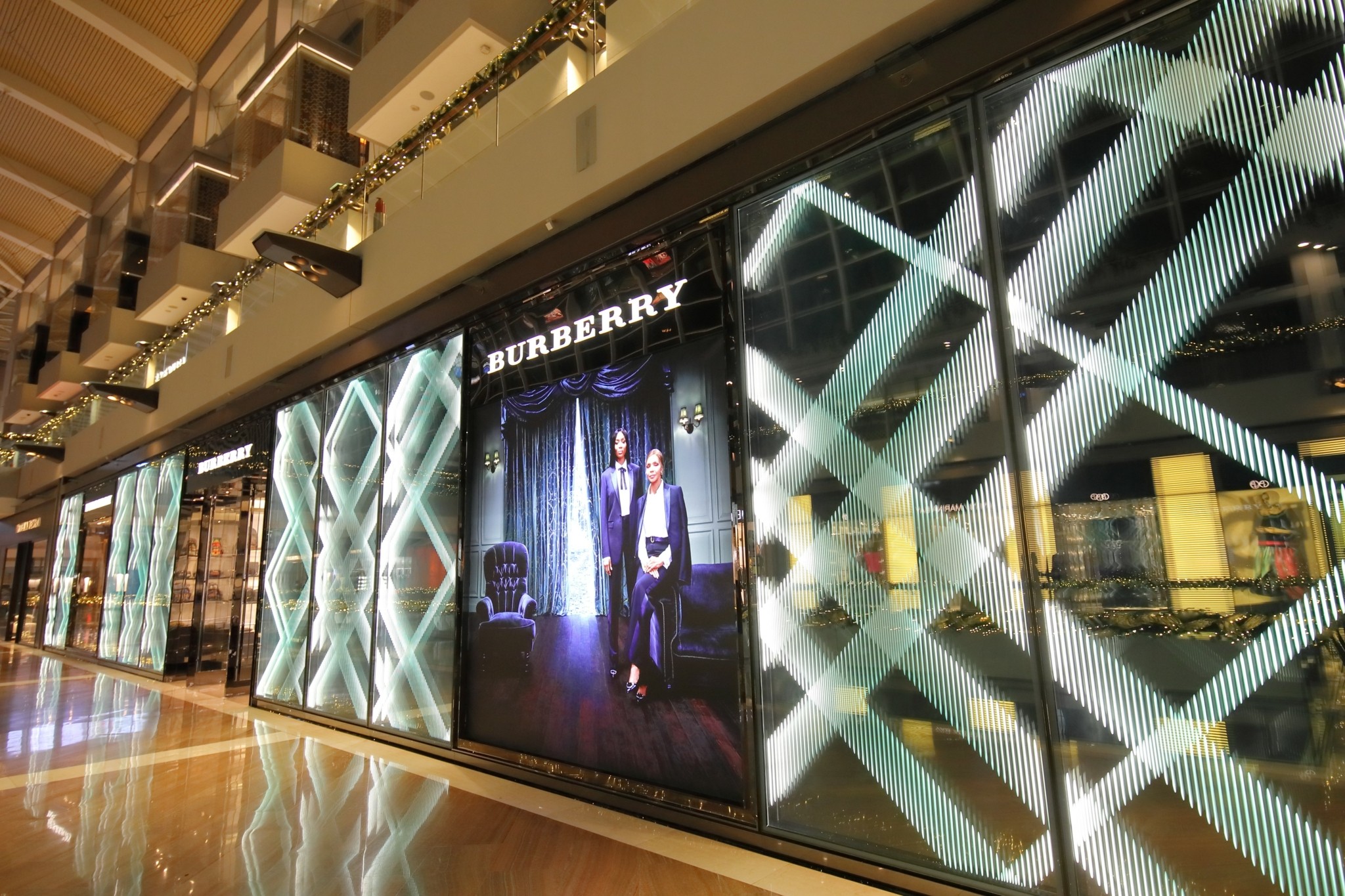 Burberry: Αύξηση 2% στις πωλήσεις με ώθηση από την Κίνα