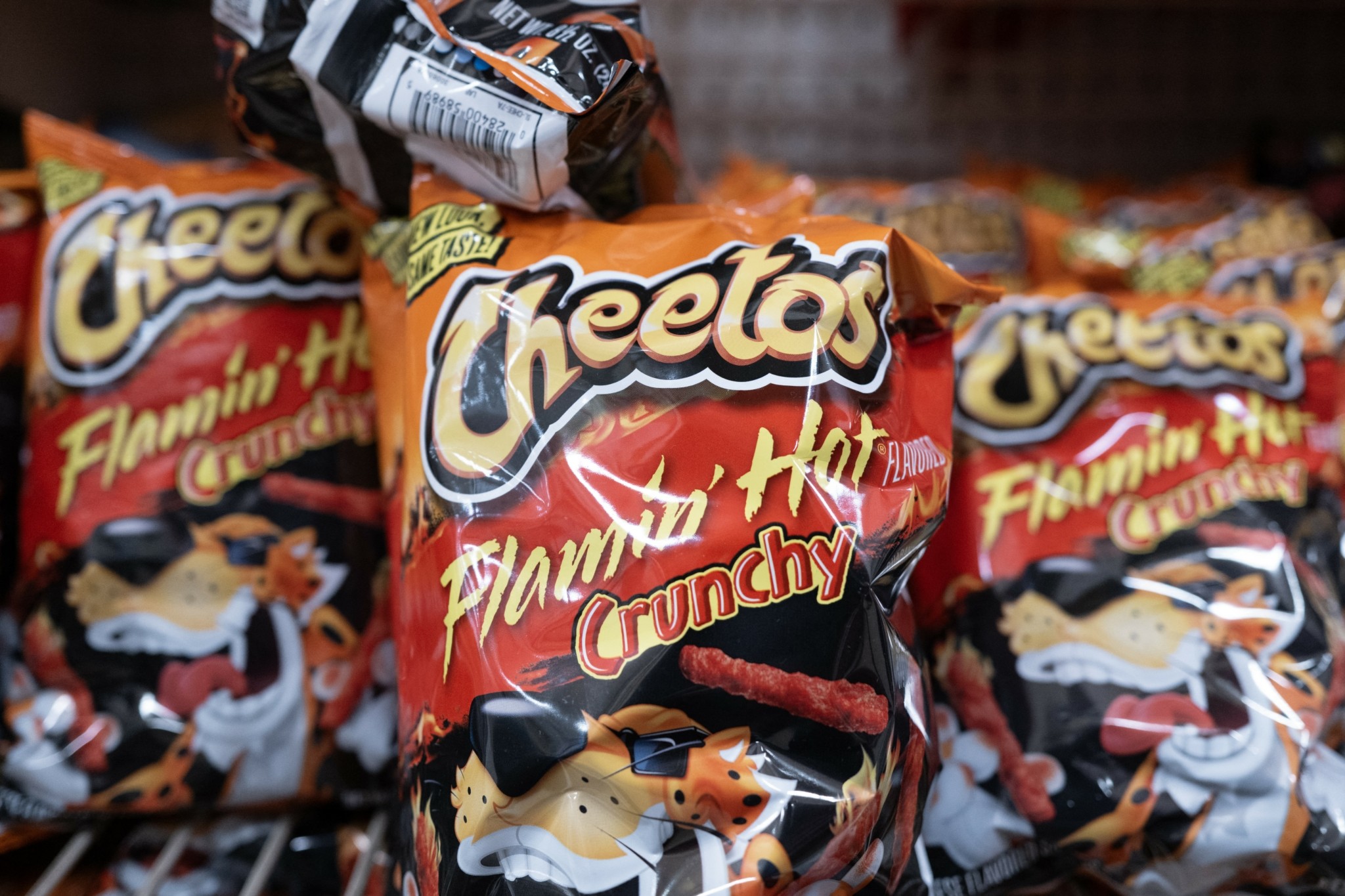 Η PepsiCo λανσάρει «γυμνά» Cheetos και Doritos – Τι αλλάζει στα διάσημα σνακ
