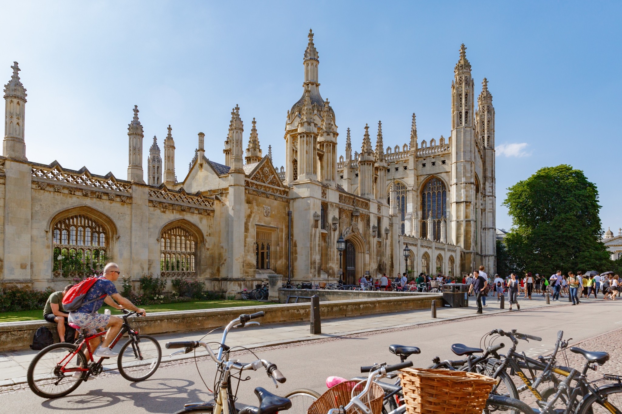 Βρετανία: Νέο χαράτσι στους ξένους φοιτητές – Τι αλλάζει στα δάνεια – Αντιδρούν τα πανεπιστήμια