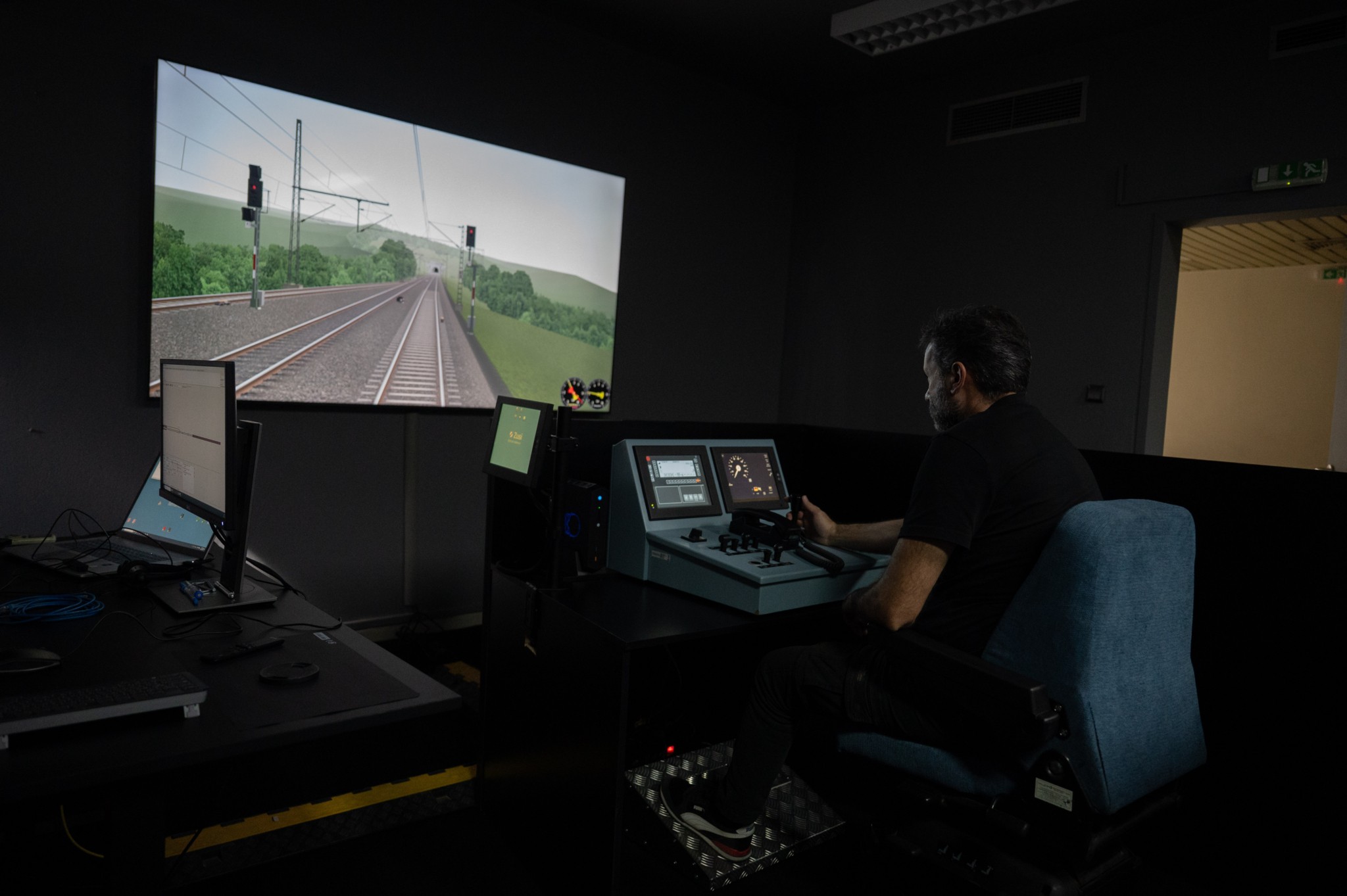 Κυρανάκης: Πρώτη φορά εκπαιδεύονται οι μηχανοδηγοί στο ETCS με προσομοιωτή