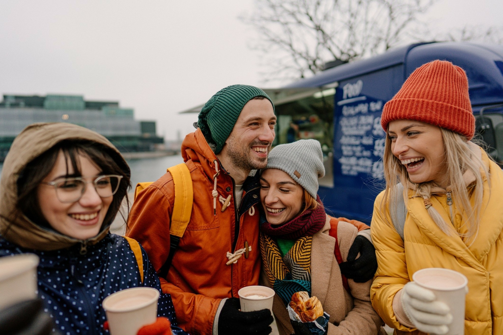 Τι είναι η “ερωτική αναρχία” που συγκινεί τις νεότερες γενιές