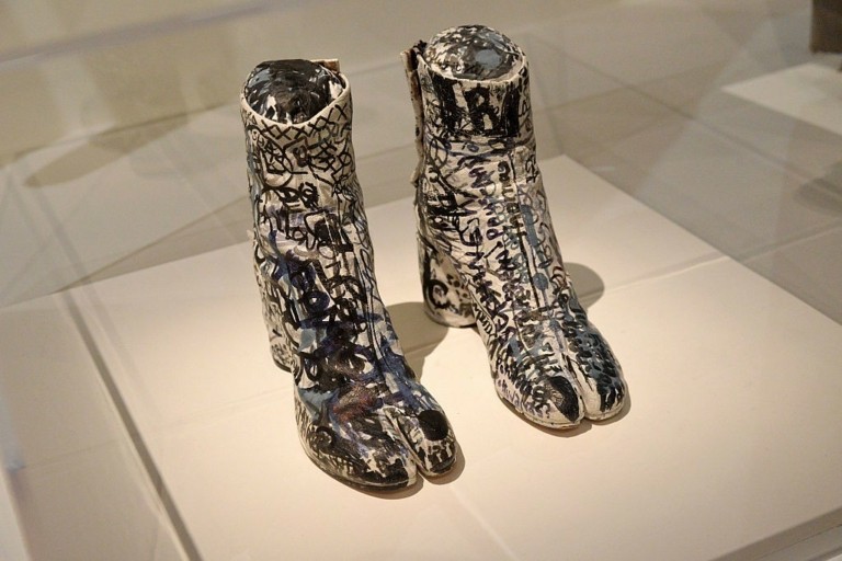 Martin Margiela: Ο σύγχρονος θρύλος της μόδας που έμεινε αόρατος για 20 χρόνια