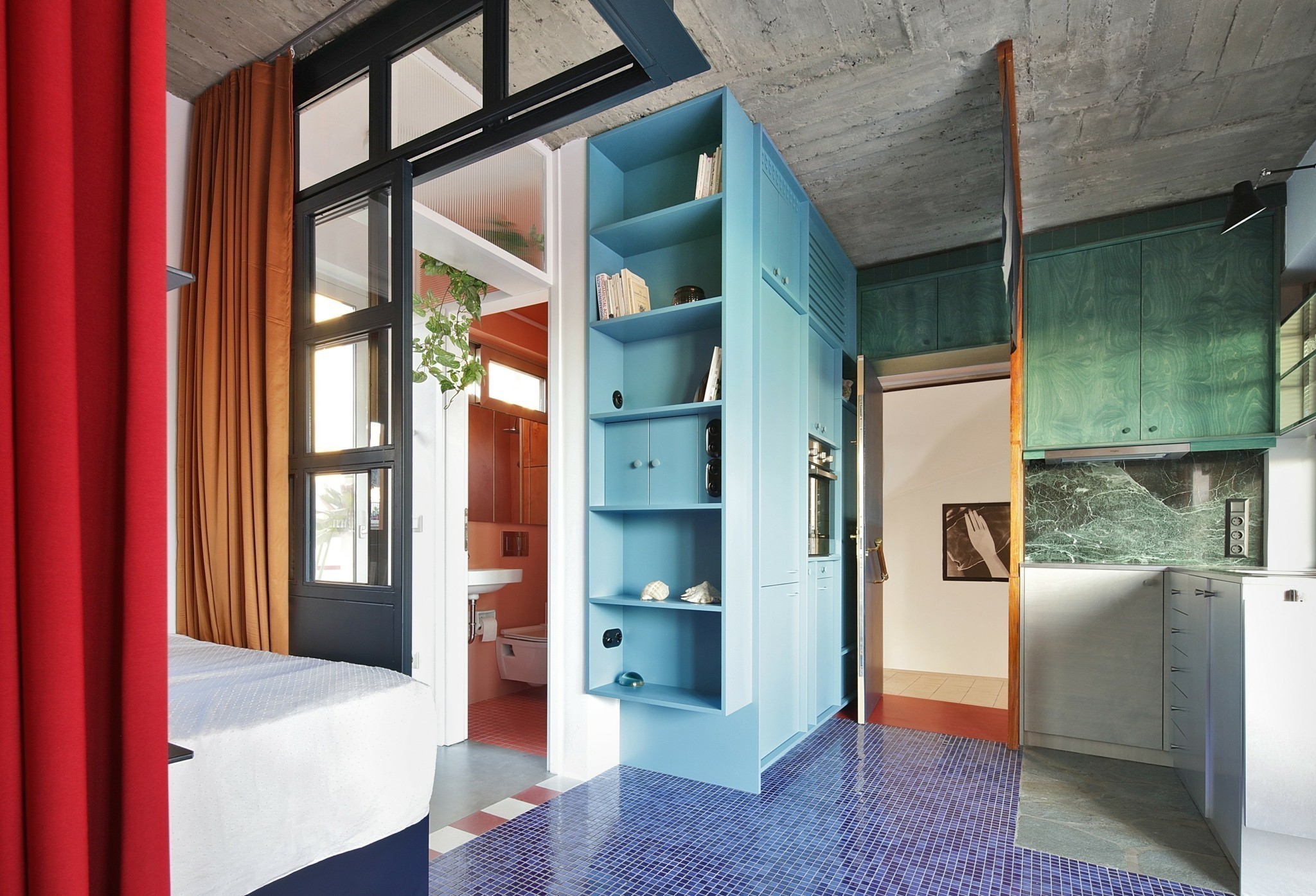 Το φαινόμενο των 50 τετραγωνικών: Γιατί τα μικρά ανακαινισμένα σπίτια κάνουν θραύση στην αγορά Το φαινόμενο των 50 τετραγωνικών: Γιατί τα μικρά ανακαινισμένα σπίτια κάνουν θραύση στην αγορά