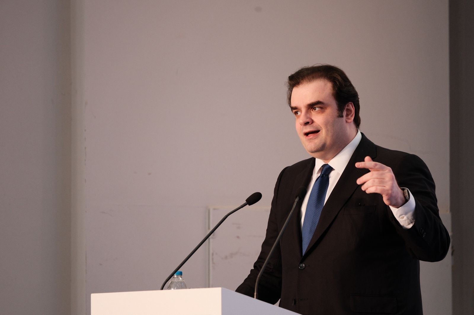 Πιερρακάκης: Πυρήνας της πολιτικής μας η αφαίρεση εμποδίων για τις οικογένειες και τους νέους | Ειδήσεις για την Οικονομία