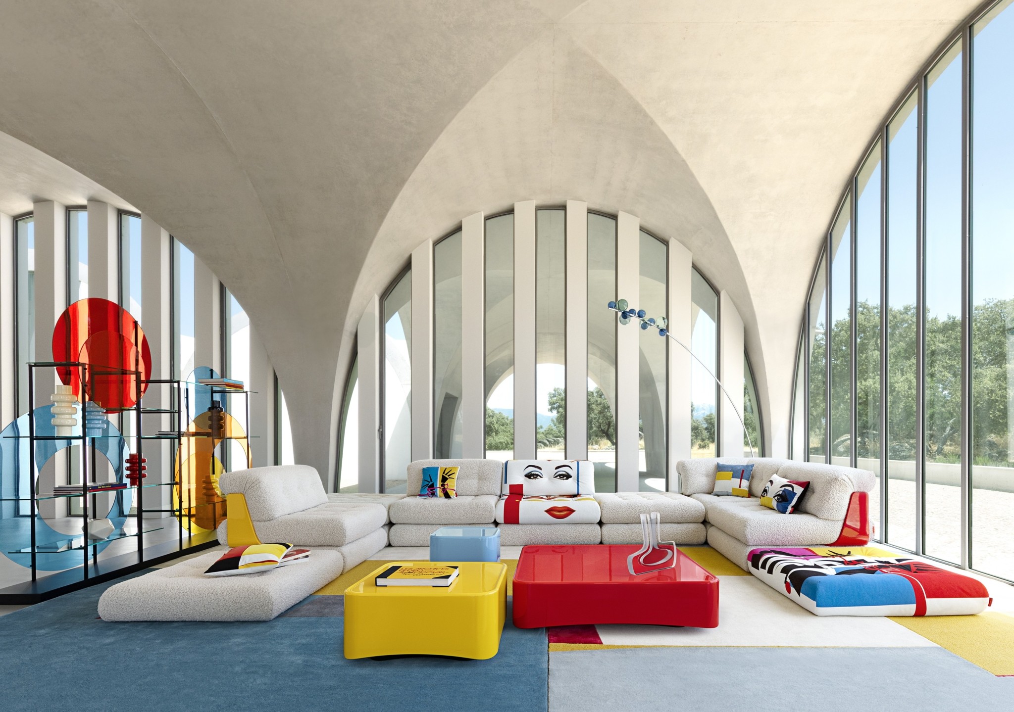 Συνέντευξη Πέδρο Αλμοδόβαρ: Το πολυχρωματικό σύμπαν του μεγάλου σκηνοθέτη