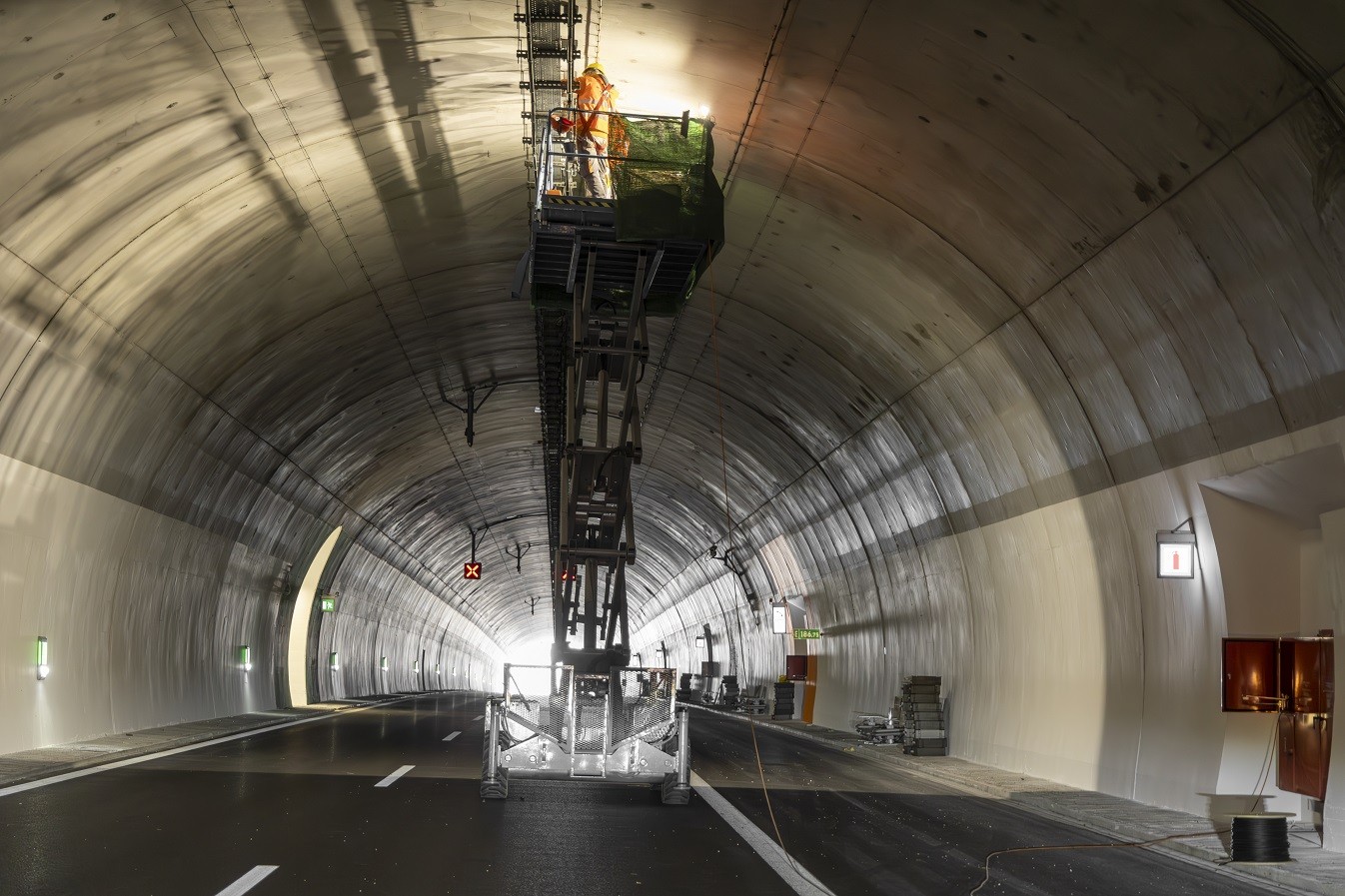 Η Ολυμπία Οδός γίνεται ένας 100% LED αυτοκινητόδρομος (vid) | Ειδήσεις για την Οικονομία