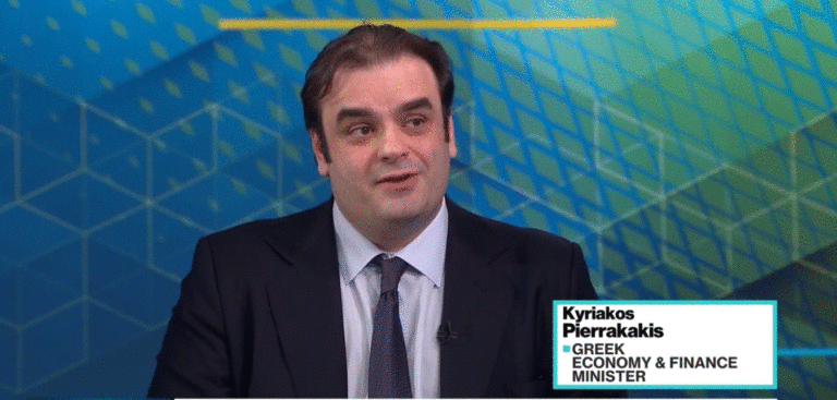 Πιερρακάκης στο Bloomberg: Στόχος το ελληνικό χρέος να πέσει κάτω από το 120% μέχρι το 2030