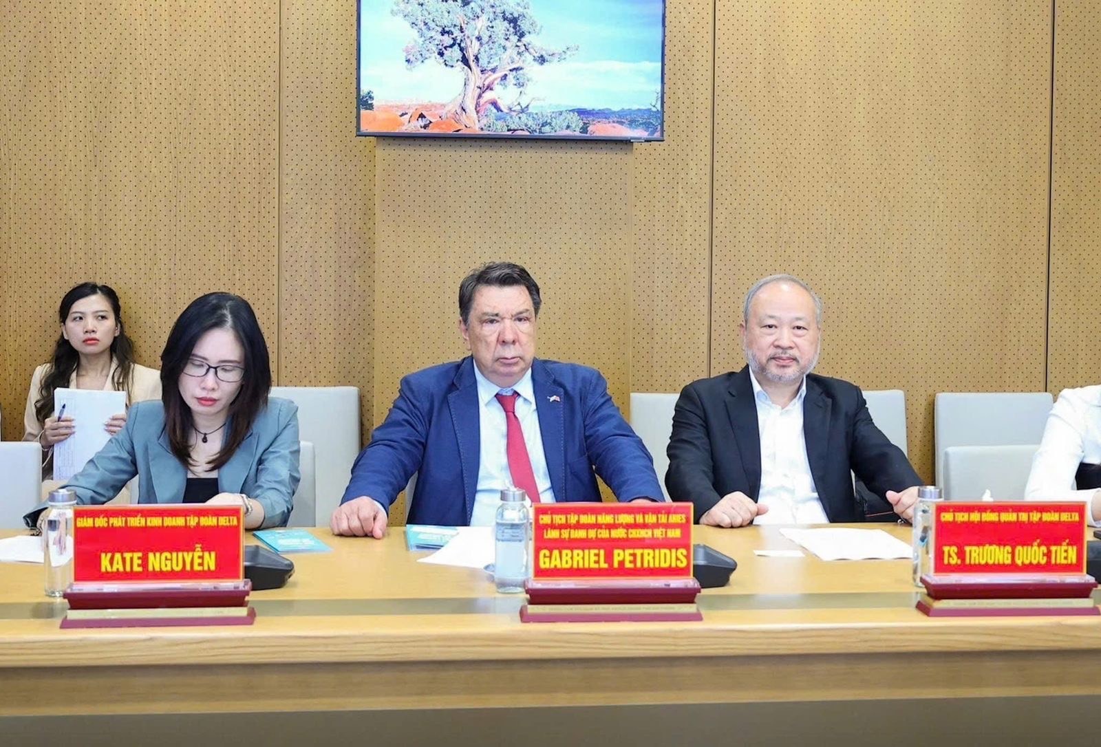 Ο Γαβριήλ Πετρίδης ανοίγει «θαλάσσιους δρόμους» συνεργασίας Ελλάδας – Βιετνάμ (pics) | Ειδήσεις για την Οικονομία