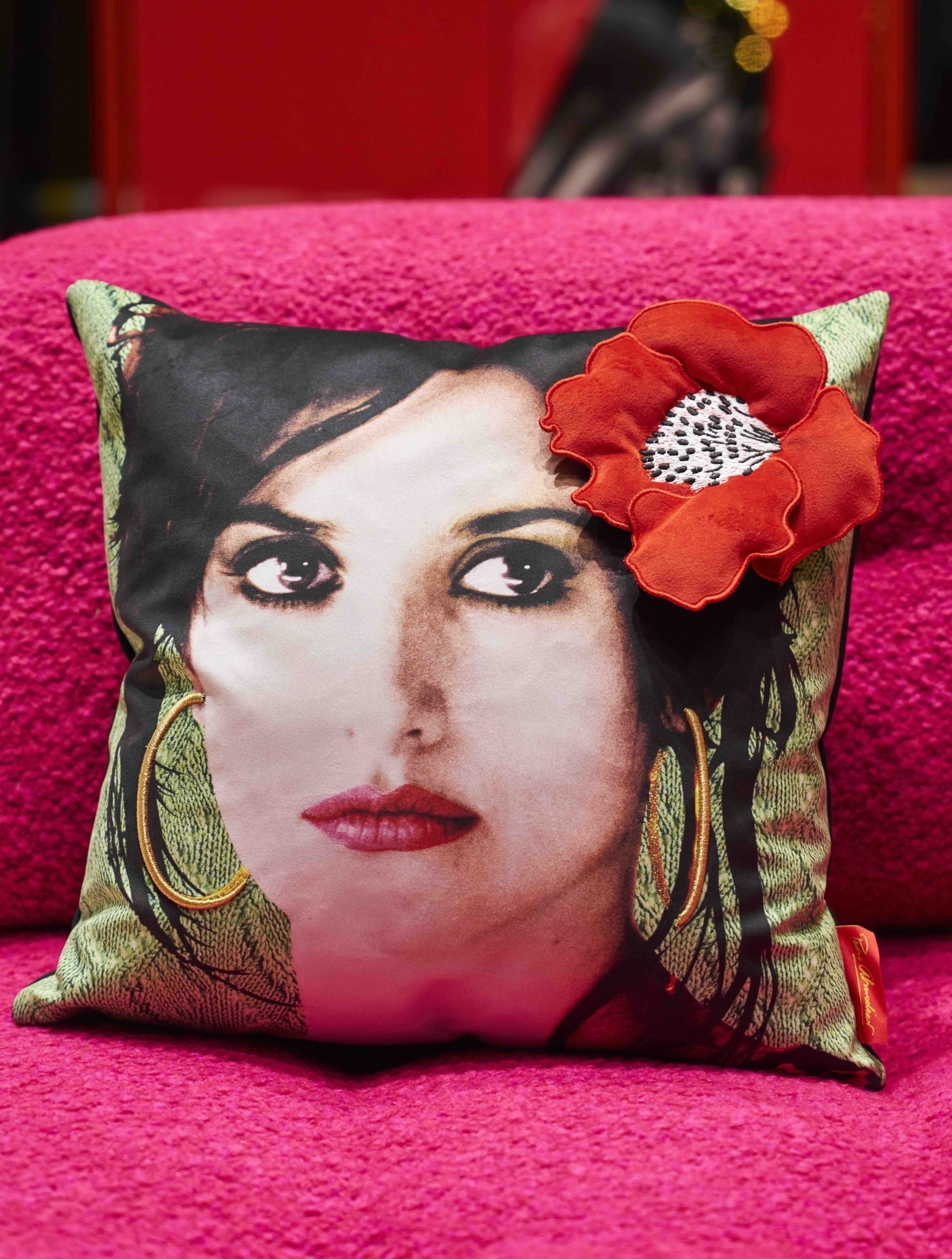 Συνέντευξη Πέδρο Αλμοδόβαρ: Το πολυχρωματικό σύμπαν του μεγάλου σκηνοθέτη