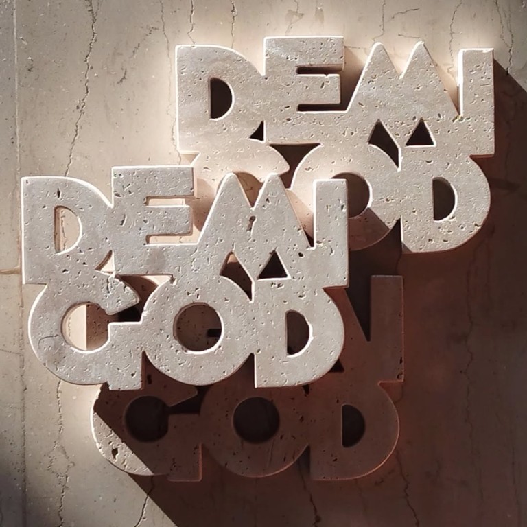 Greece is for Lovers: Το σχεδιαστικό δίδυμο που συστήνει το ελληνικό φολκλόρ στο εξωτερικό