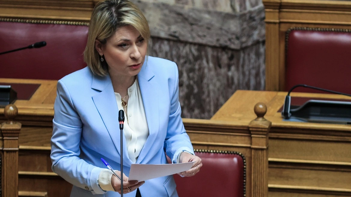 Λεκτική επίθεση στη βουλευτή της ΝΔ Χριστίνα Αλεξοπούλου στην Πάτρα | Ειδήσεις για την Οικονομία