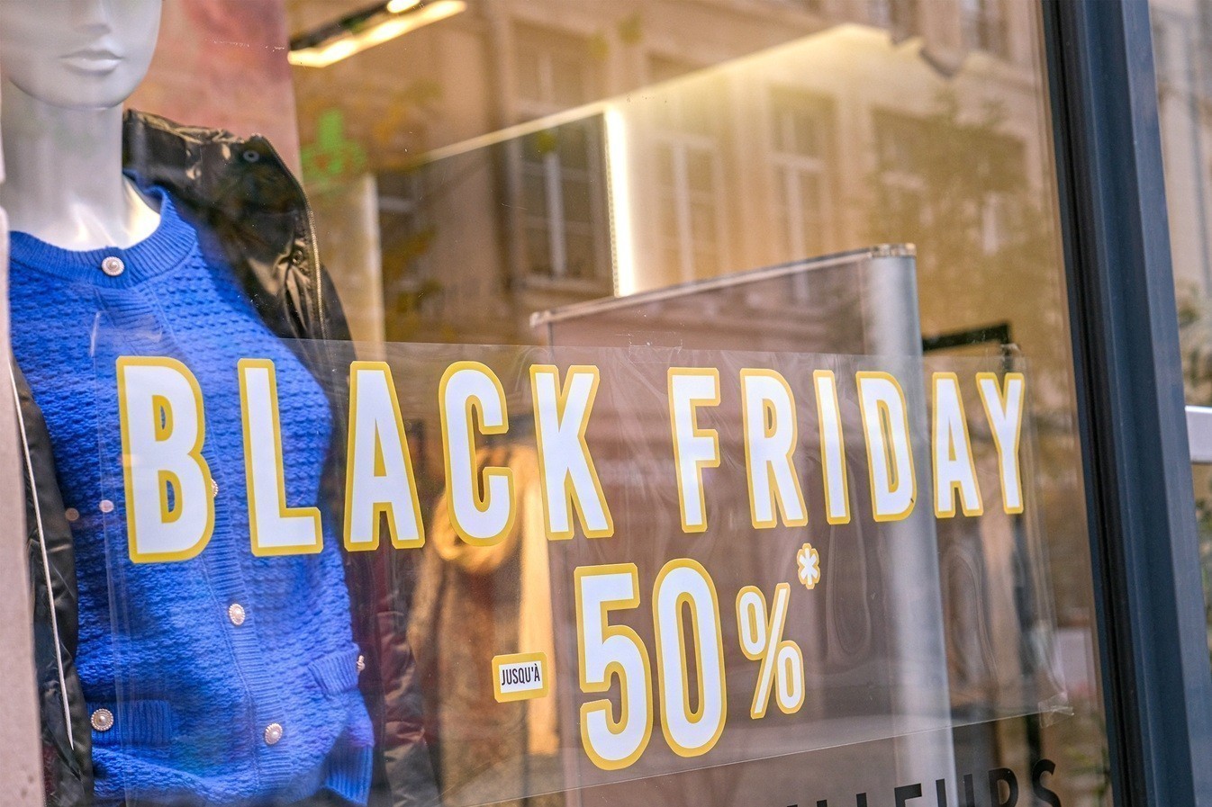ΗΠΑ: Black Friday με ρεκόρ κόσμου αλλά φτωχές προσφορές – Οι Αμερικανοί κόβουν από τα δώρα | Ειδήσεις για την Οικονομία