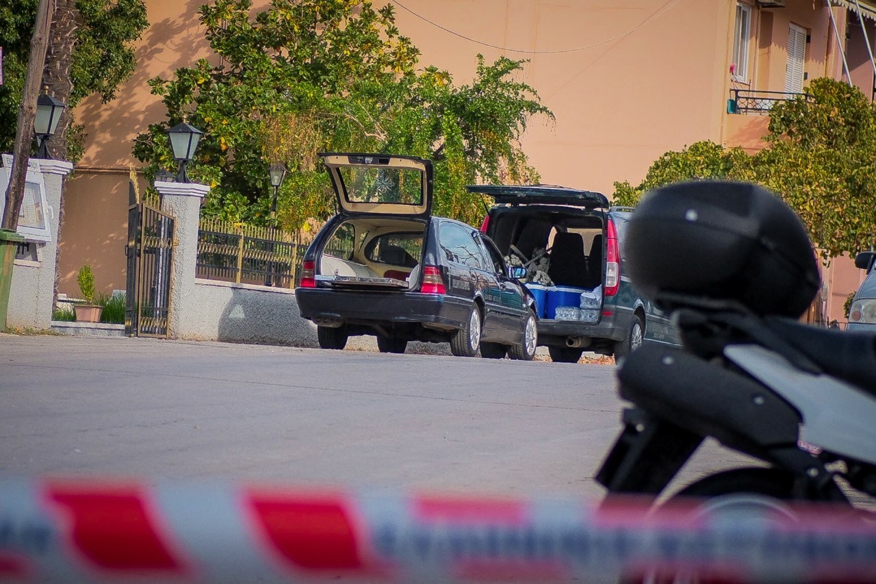 Παραδόθηκε και συνελήφθη ένα ακόμη μέλος της οικογένειας Φραγκιαδάκη για το φονικό στα Βορίζια | Ειδήσεις για την Οικονομία