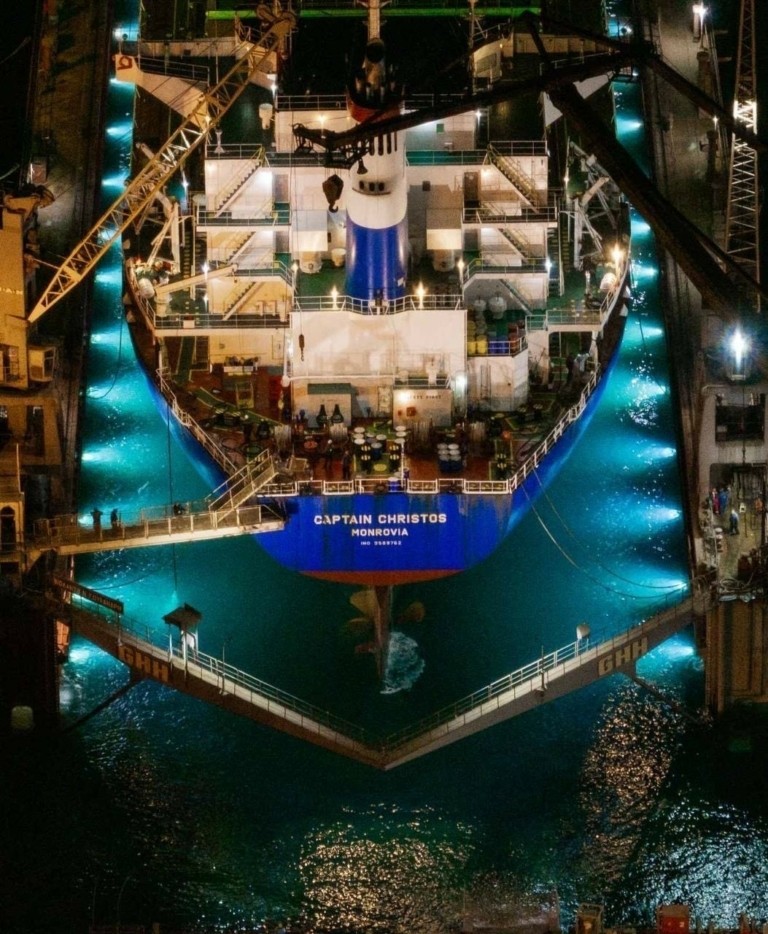 Δεξαμενισμός του πλοίου ΚΑΠΤΕΝ ΧΡΗΣΤΟΣ στη Σύρο (pics)