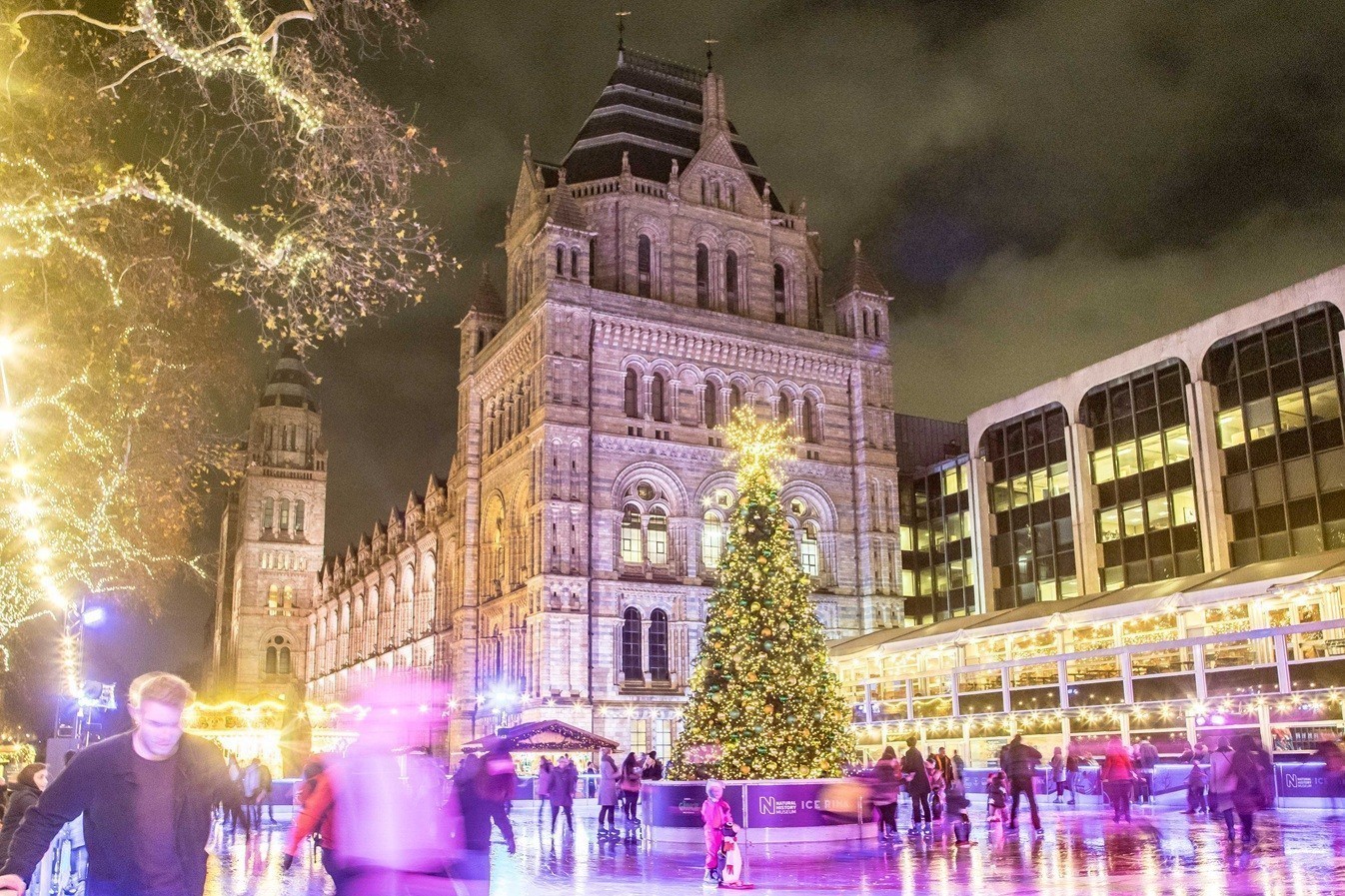 Βρετανία: Ψεύτικη διαφήμιση ξεγέλασε τουρίστες για ανύπαρκτη χριστουγεννιάτικη αγορά στα Ανάκτορα του Μπάκιγχαμ | Ειδήσεις για την Οικονομία