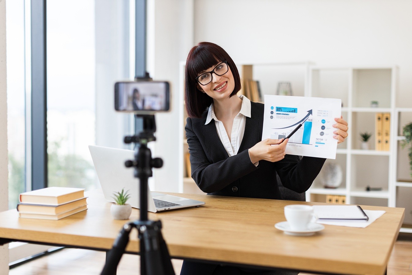 Ο πόλεμος των finfluencers στην Ελλάδα: Τι λένε, ποιοι τους ακολουθούν και τι φοβούνται οι Αρχές (γράφημα+vid) | Ειδήσεις για την Οικονομία