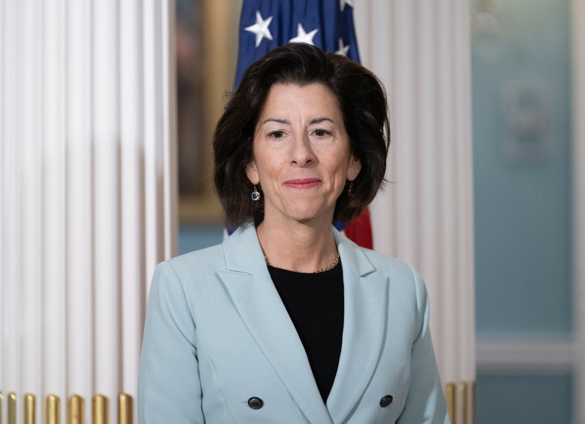 Ραϊμόντο: Οι δασμοί Τραμπ θα παραμείνουν και μετά τη θητεία του – Πολύ υψηλό το πολιτικό κόστος της άρσης