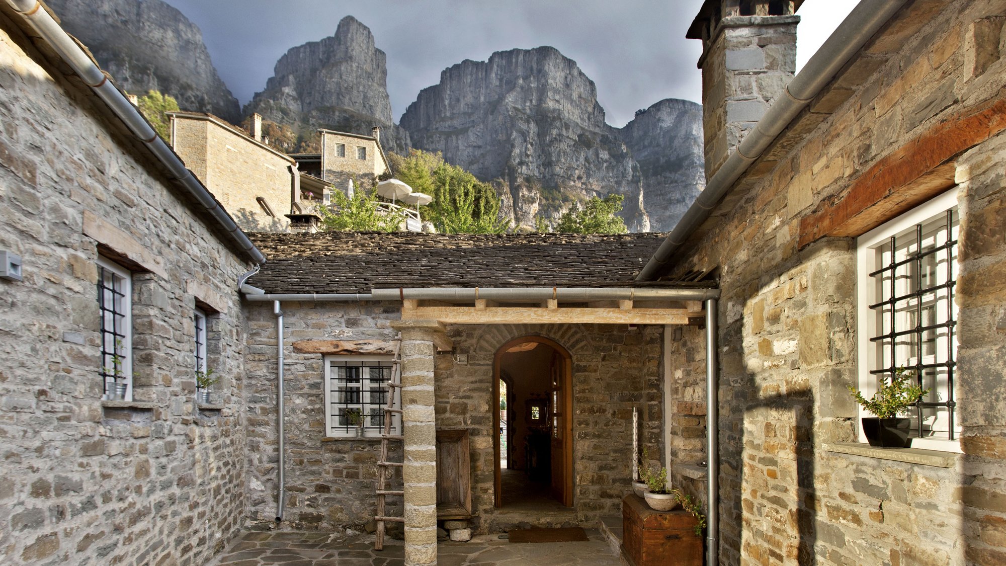 Η γεωγραφία της απόδρασης: 6 προορισμοί στην Ελλάδα που παραμένουν αυθεντικοί